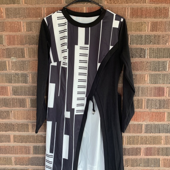 Geometric Style Tops - Picture 4 of 4